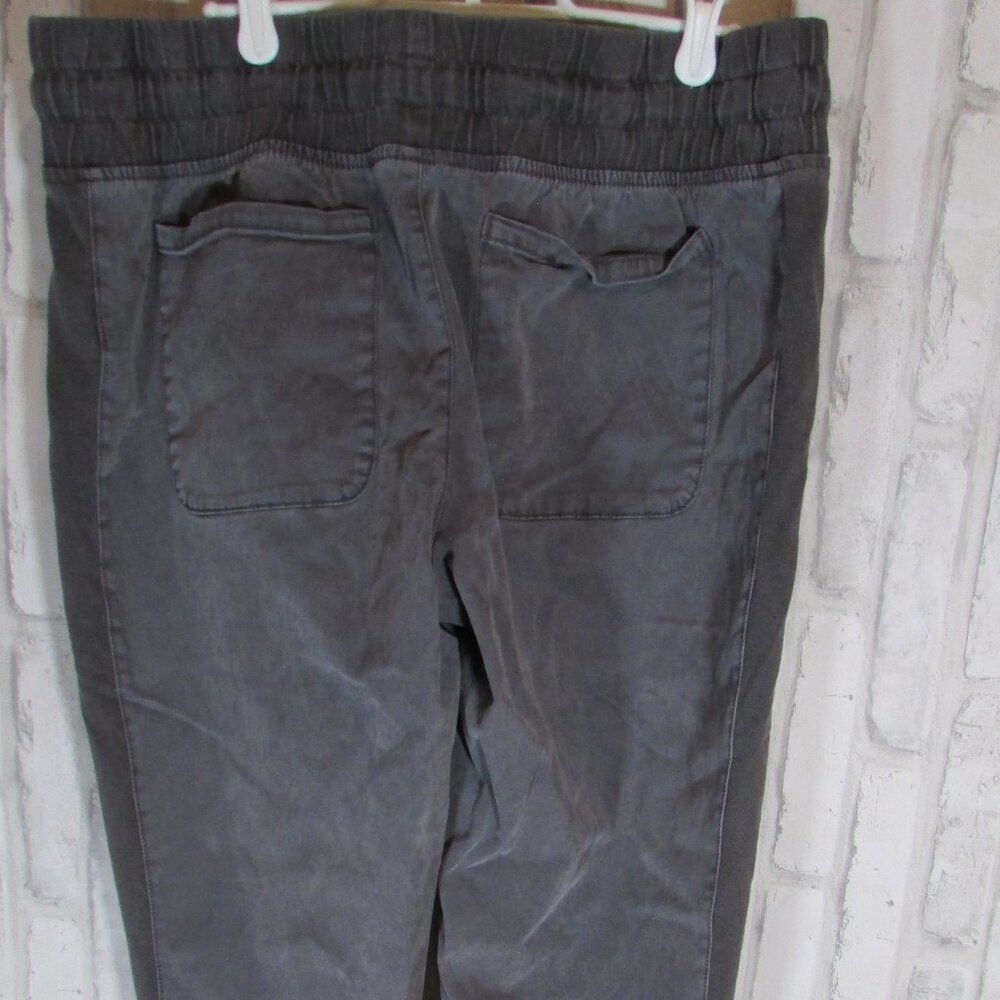 Time and Tru pants